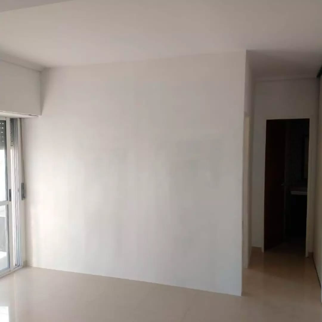 Interior en obra con placas